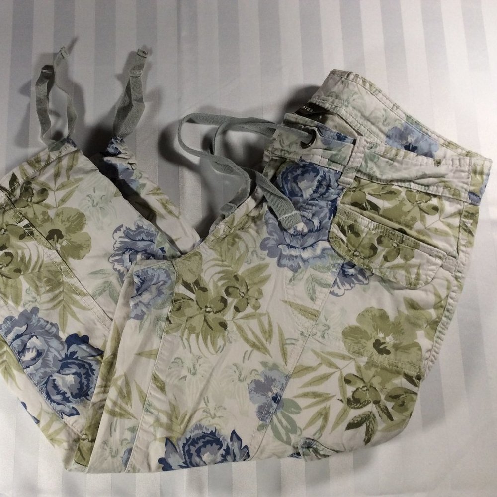 Ladies Beige/Blue/Green Floral Print Mid Rise Capri Cargo Pants